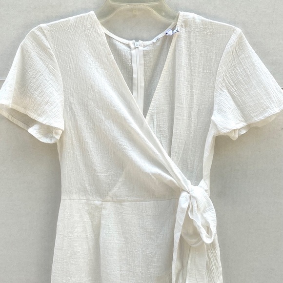 Princess Polly Womens size 4 Company for One white wrap dress-DEFECT👇🏼 - Picture 5 of 9